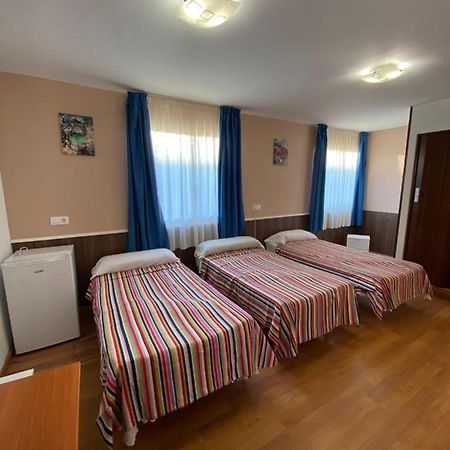 Hostal Urpi-Oklahoma Reus Eksteriør bilde