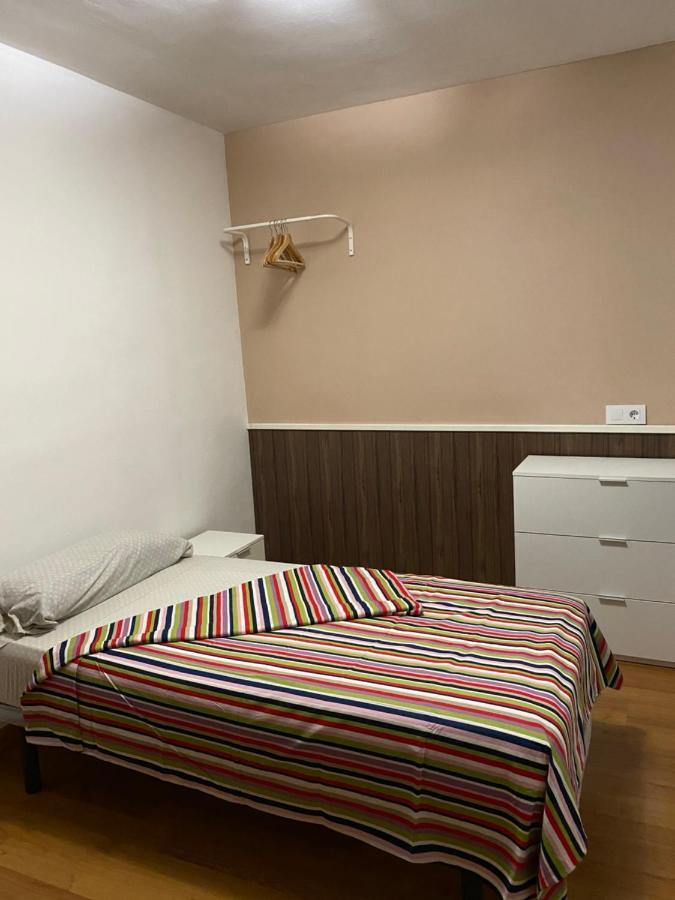 Hostal Urpi-Oklahoma Reus Eksteriør bilde