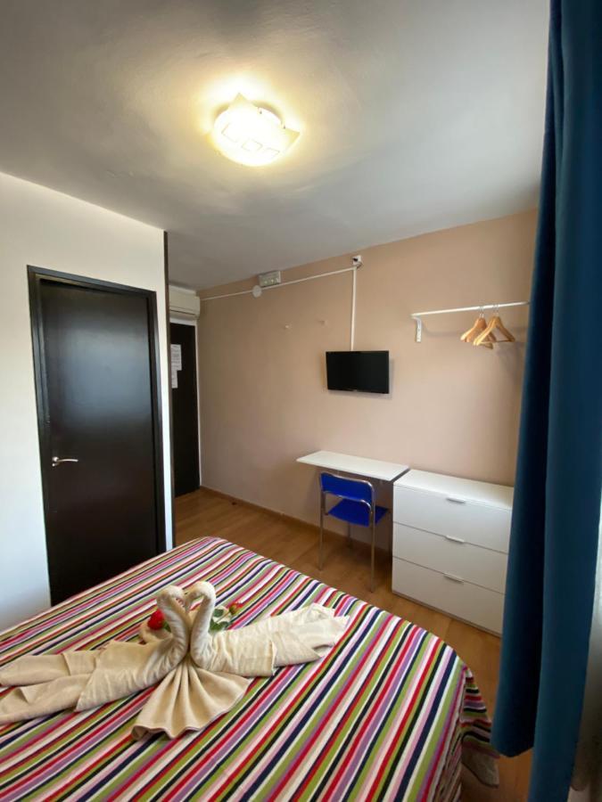 Hostal Urpi-Oklahoma Reus Eksteriør bilde